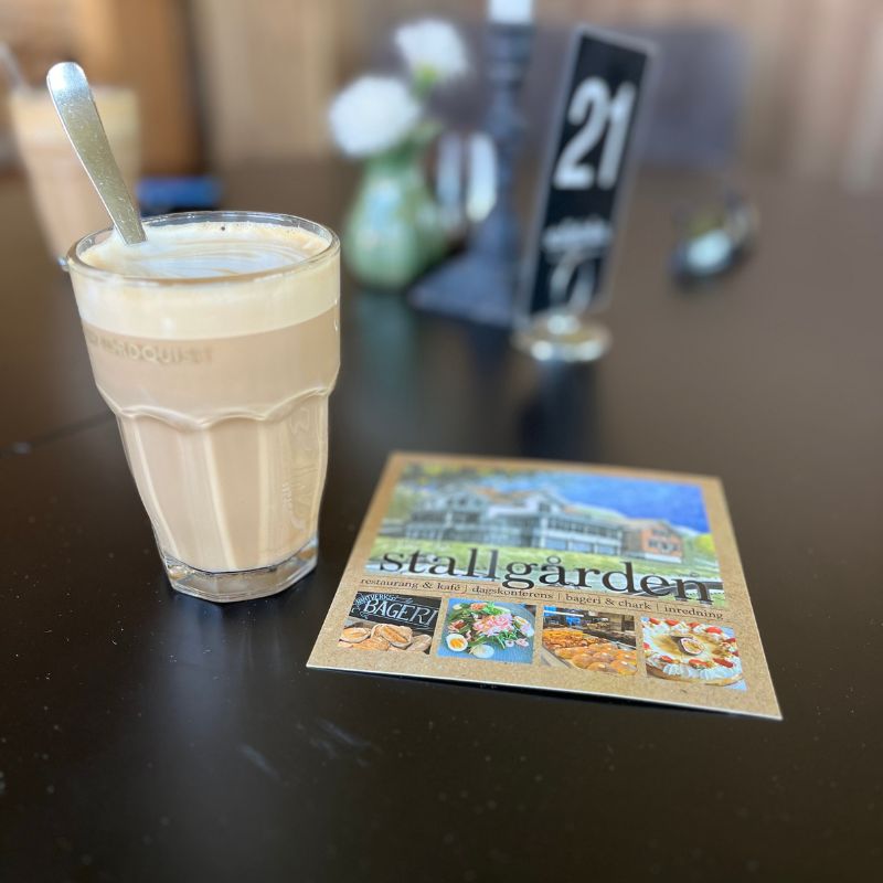 Stållgarden
Café Latte mit Karte des Restaurants i Uddevalla
Fotocredit Sibille Kurdts
@Dalslandliebe